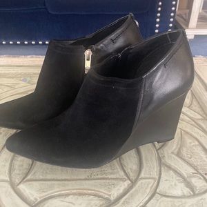 Women’s wedge bootie